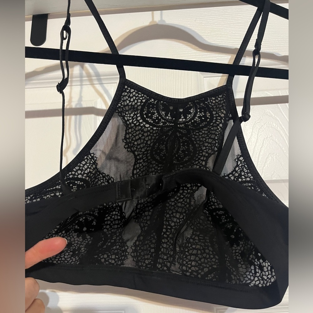 H&M Black Lace Bra with Intricate Detailing